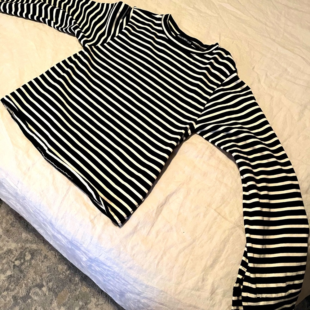 Long sleeve stripe w bell sleeves